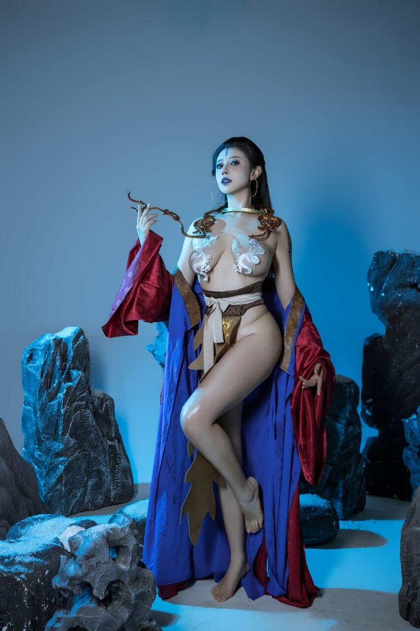 网上都是女菩萨 擦边COS 每个都是丰乳肥臀[56P]