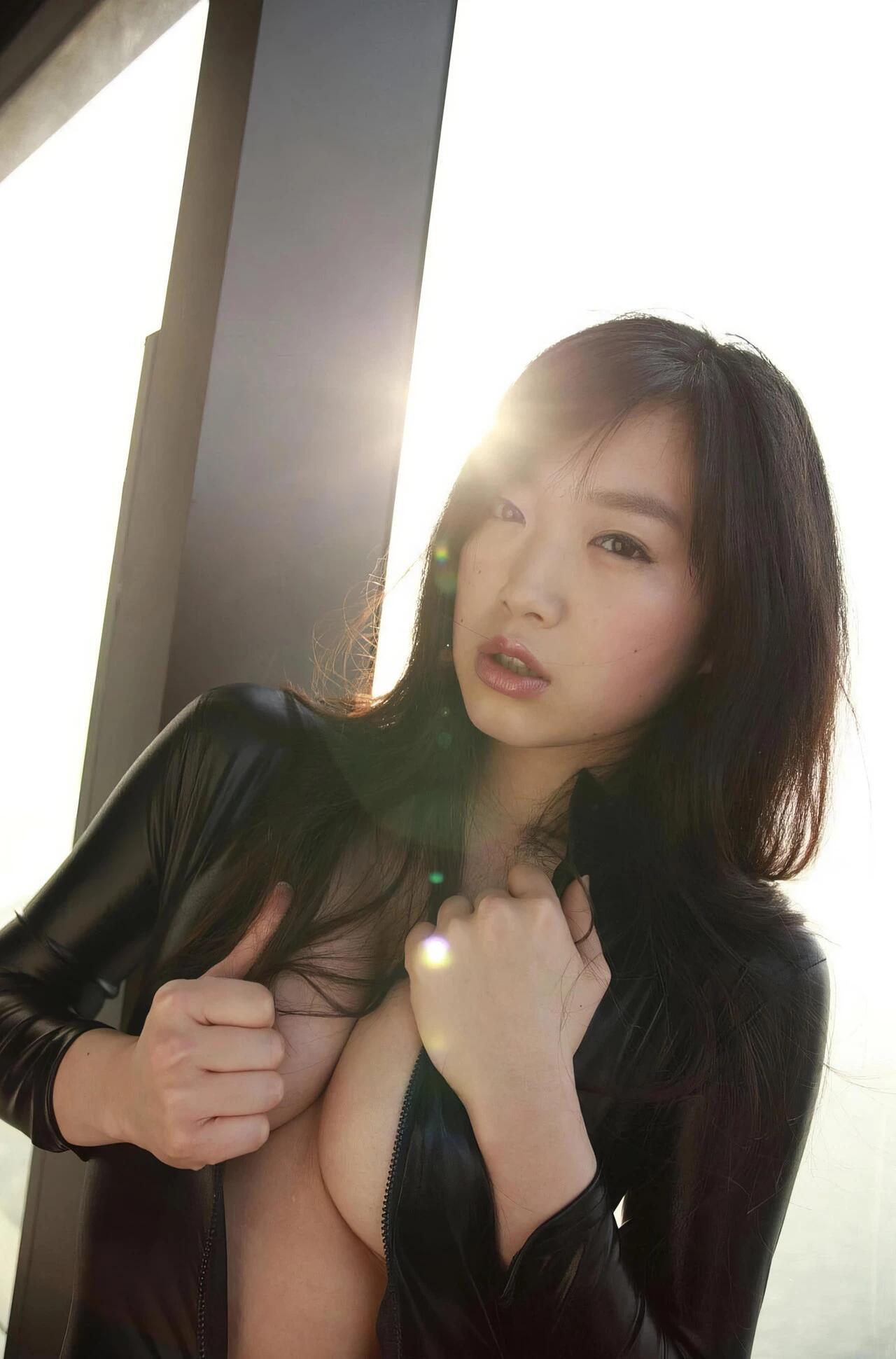 [佐々木心音]衣服遮不住健康大欧派 性感爆棚[20P]