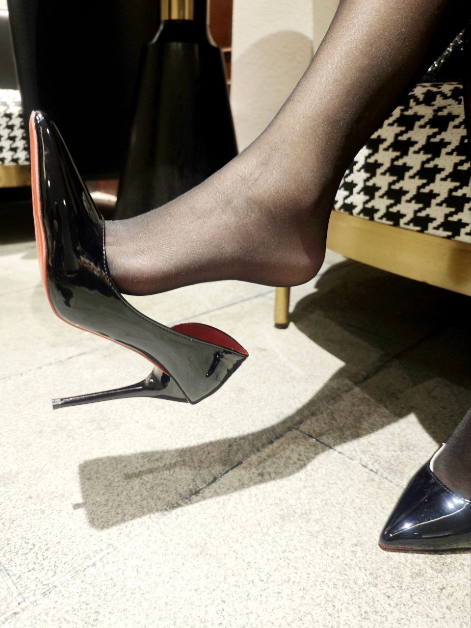 黑丝柜姐大尺度私拍～不容错过