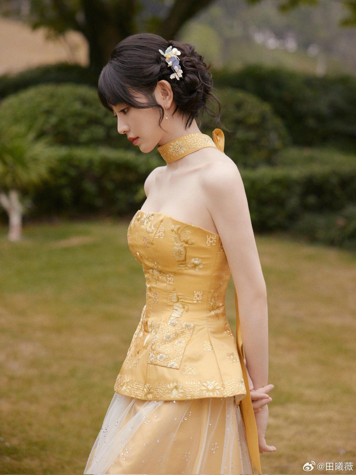 过年了，女明星给你拜年了