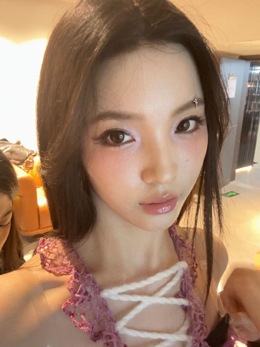 过年了，女明星给你拜年了