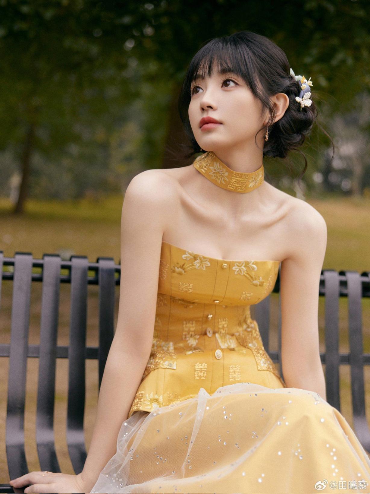 过年了，女明星给你拜年了