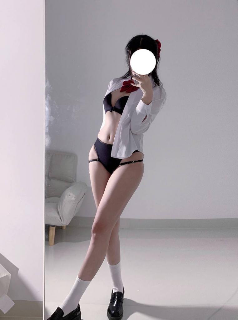 春暖花开，路上的内裤若隐若现