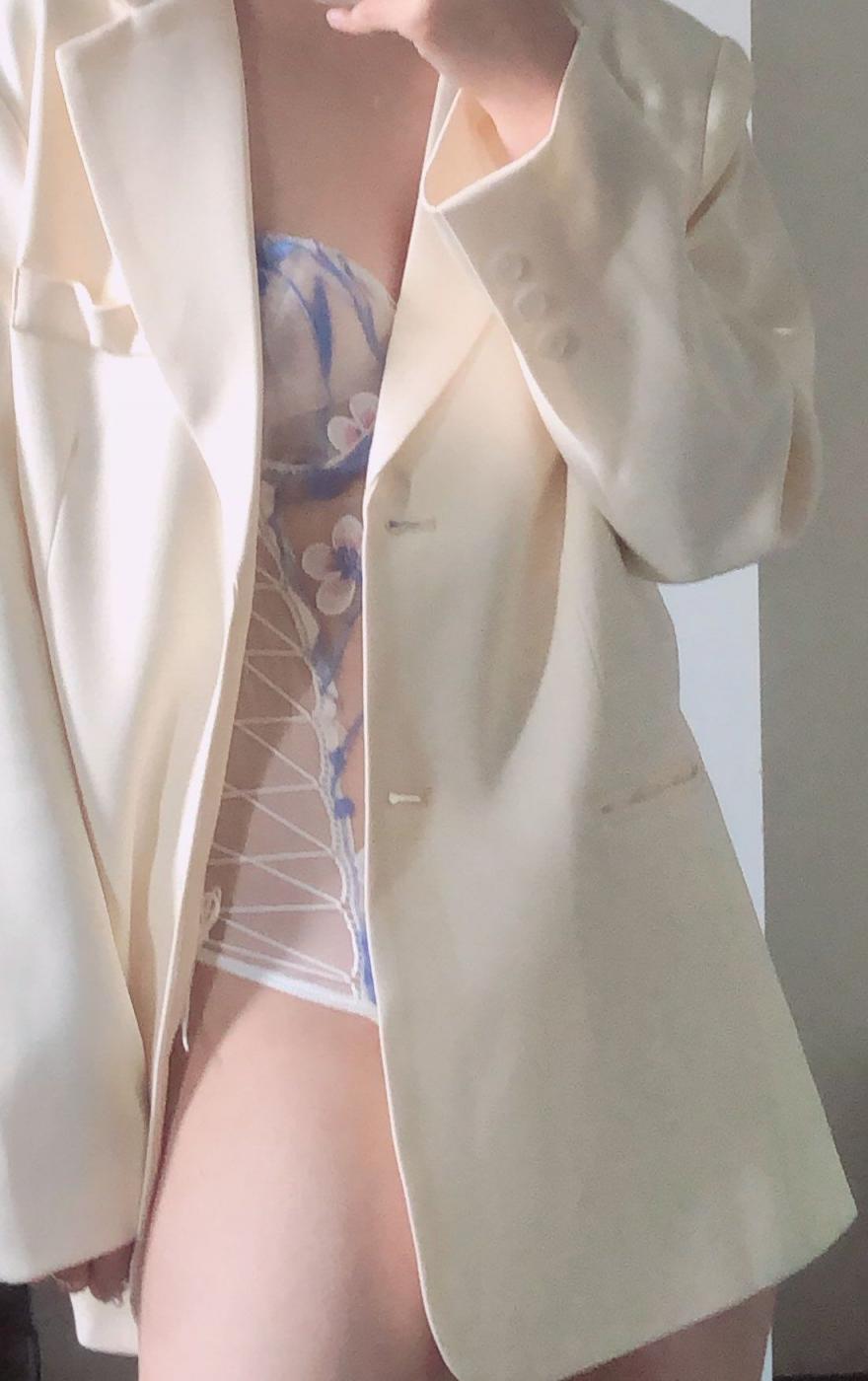 穿衣服跟不穿衣服的反差