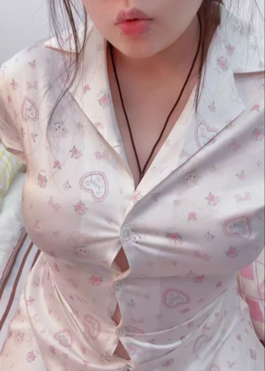 穿衣服跟不穿衣服的反差