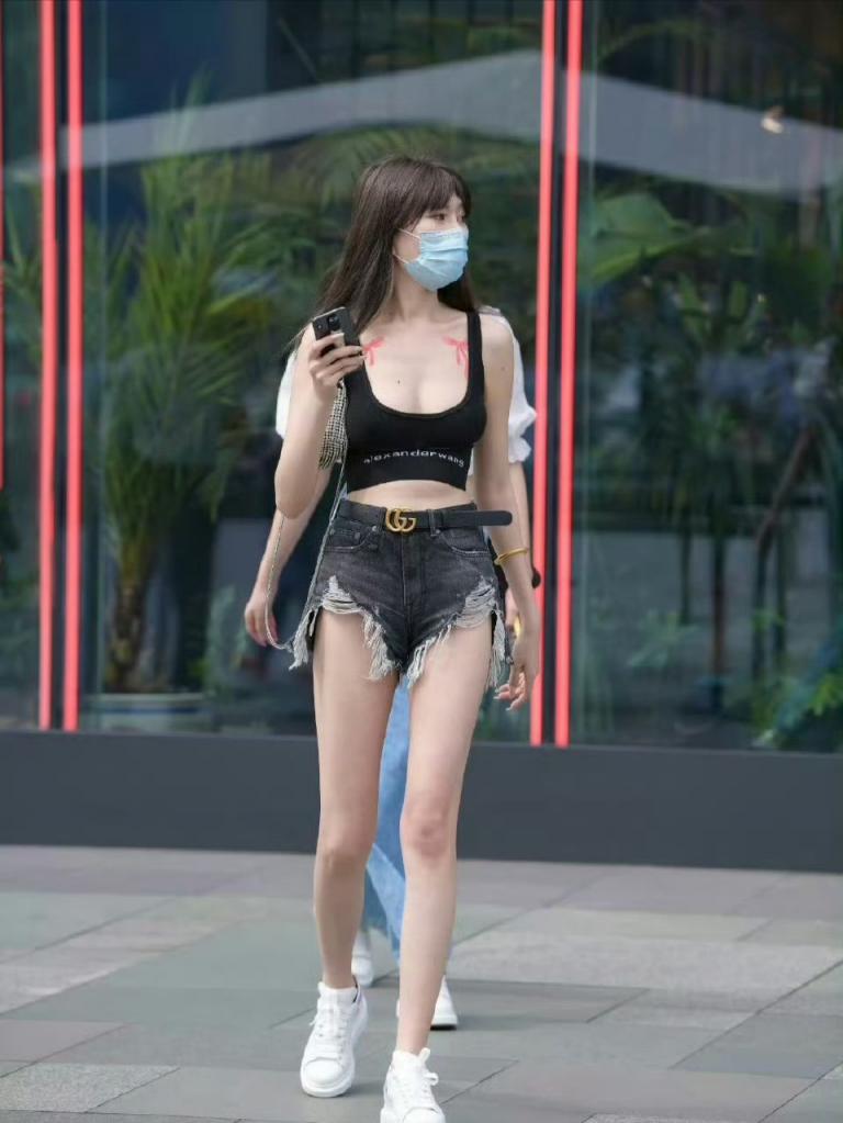 热裤无限接近逼