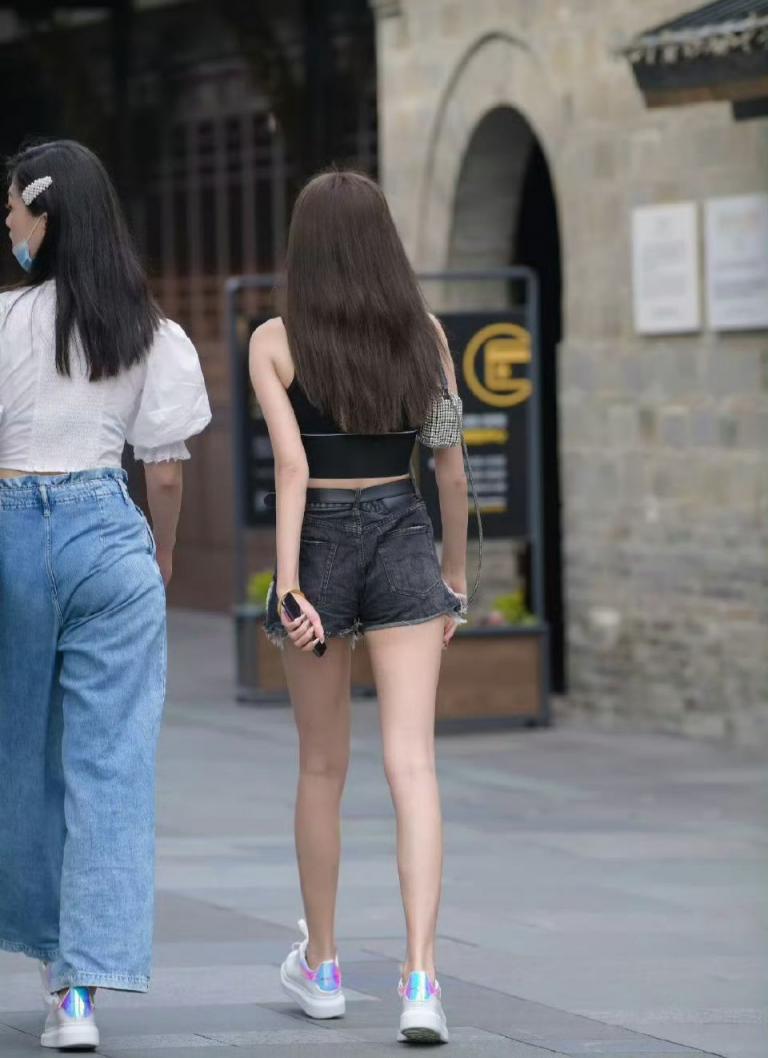 热裤无限接近逼