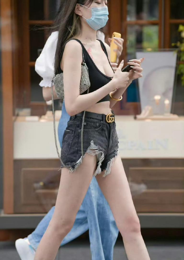 热裤无限接近逼