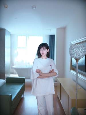 华莎长得很漂亮 操很爽