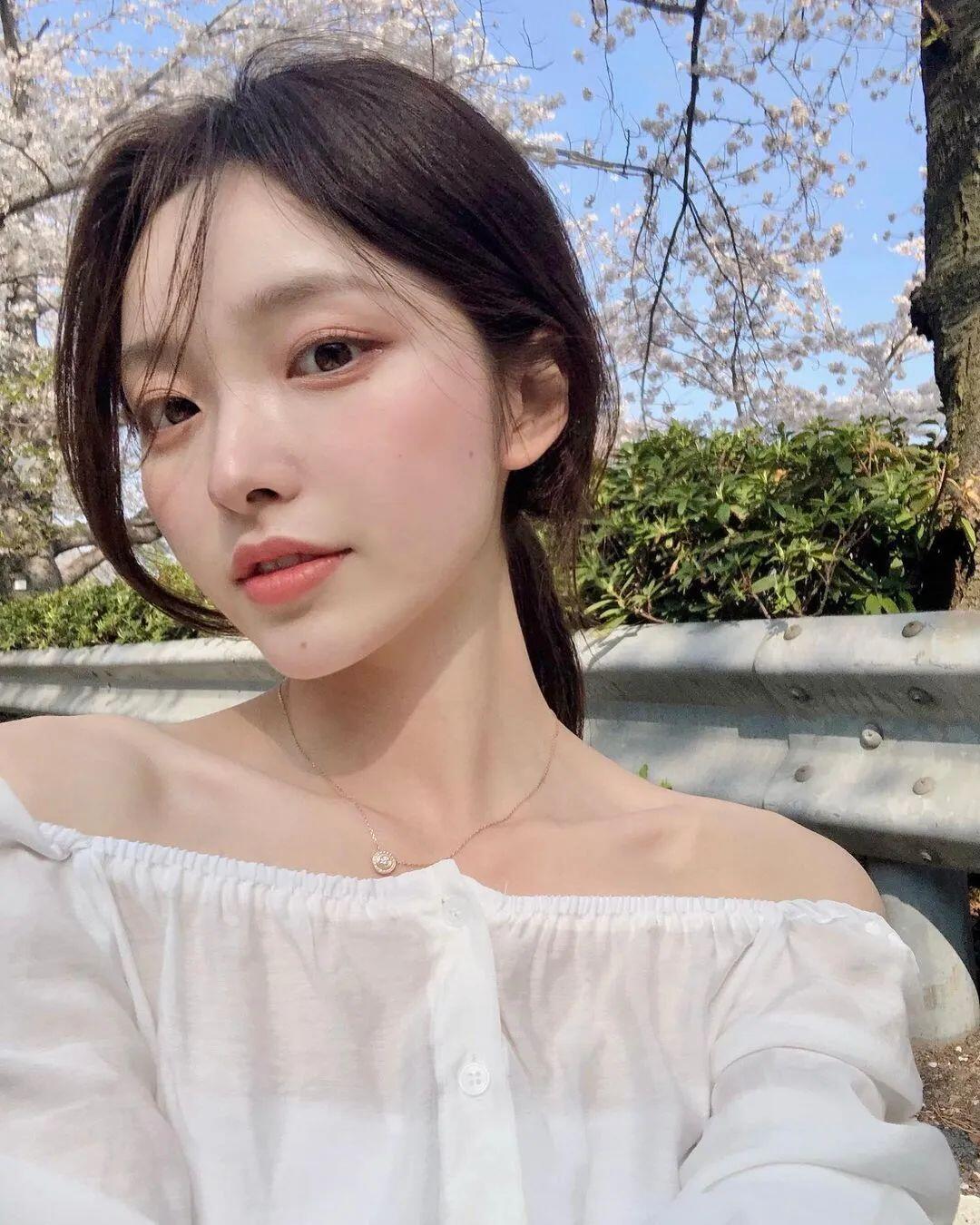 嫩妹，媚眼如丝，酥腰撩人，拉丝了