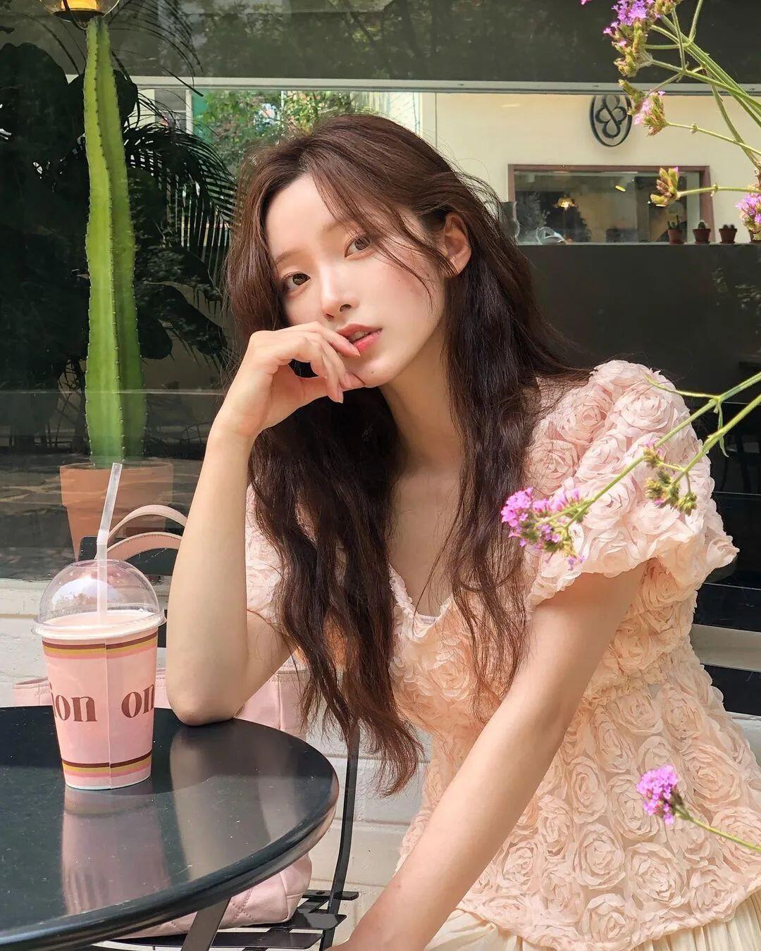 嫩妹，媚眼如丝，酥腰撩人，拉丝了