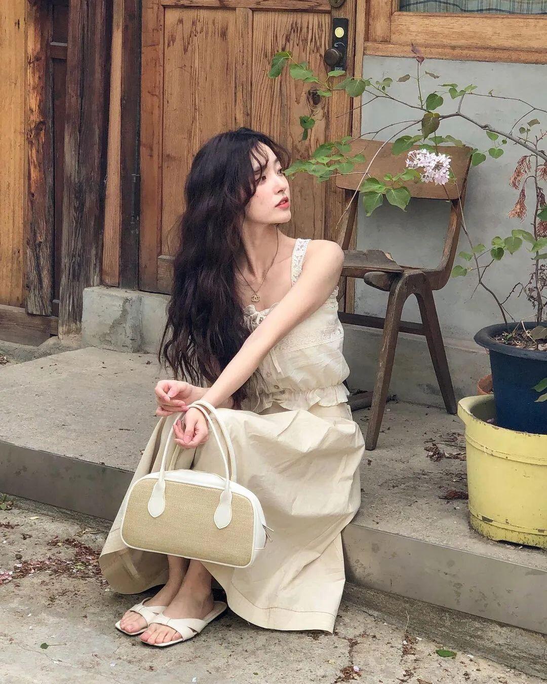 嫩妹，媚眼如丝，酥腰撩人，拉丝了