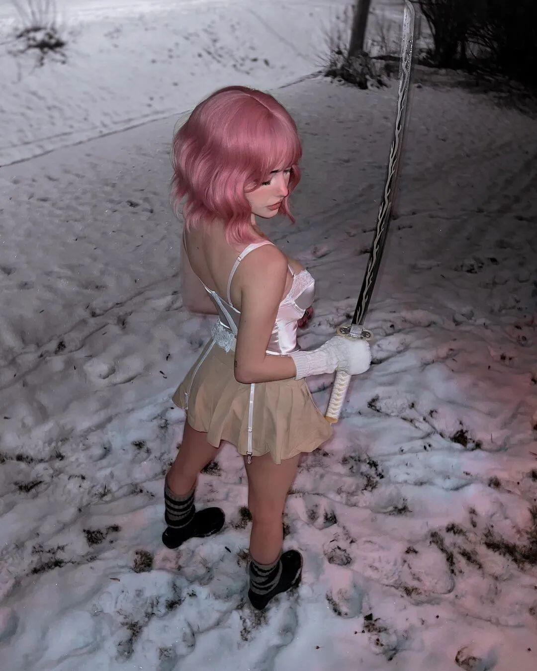 嫩妹，媚眼如丝，酥腰撩人，拉丝了