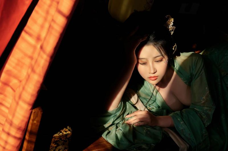 古装妹子极品圆润的美乳