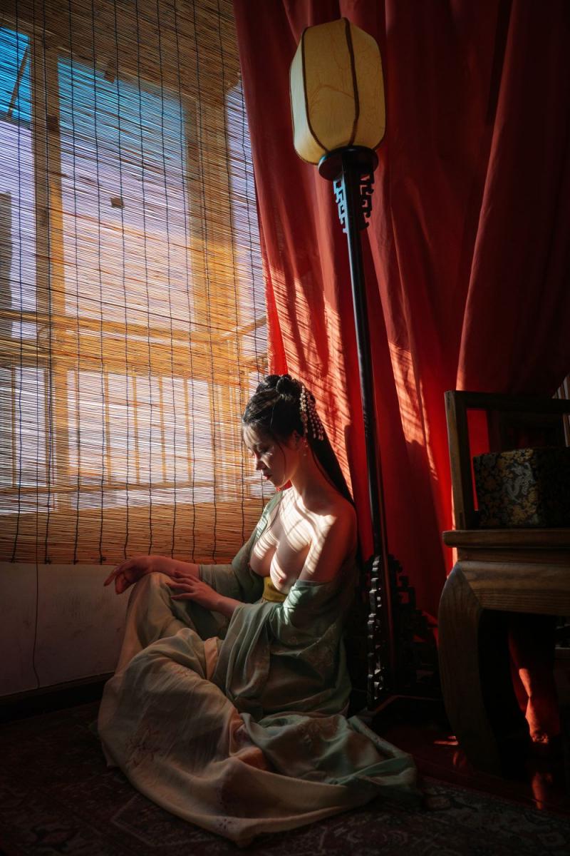 古装妹子极品圆润的美乳