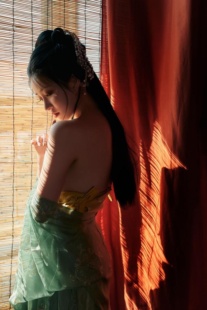 古装妹子极品圆润的美乳