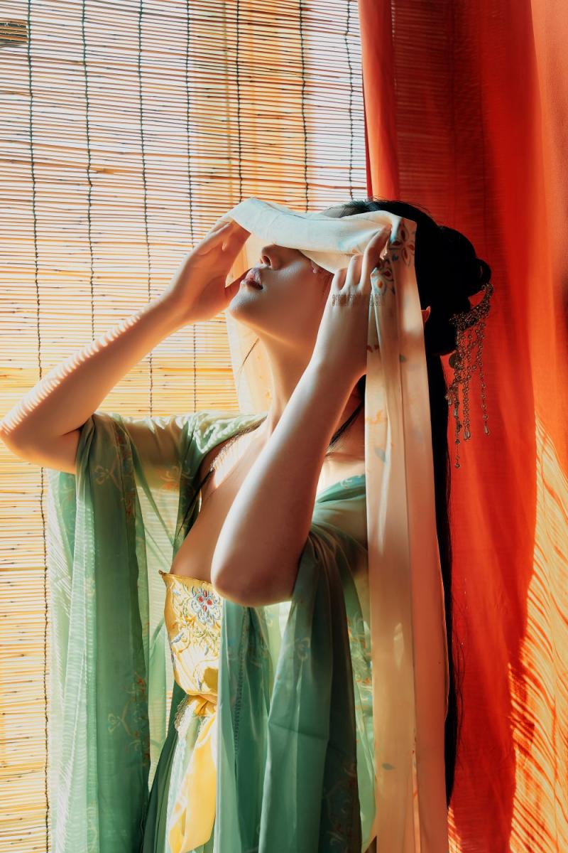 古装妹子极品圆润的美乳