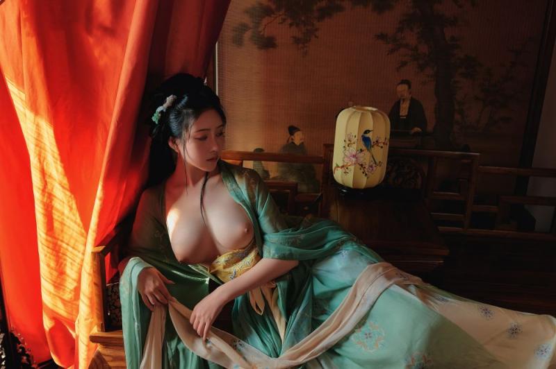 古装妹子极品圆润的美乳