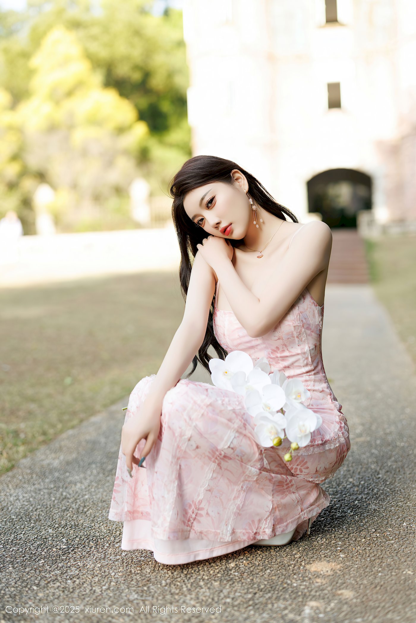 迷人漂亮的杨晨晨Yome粉色连衣裙白色丝袜性感写真翘臀杨柳腰[28P]