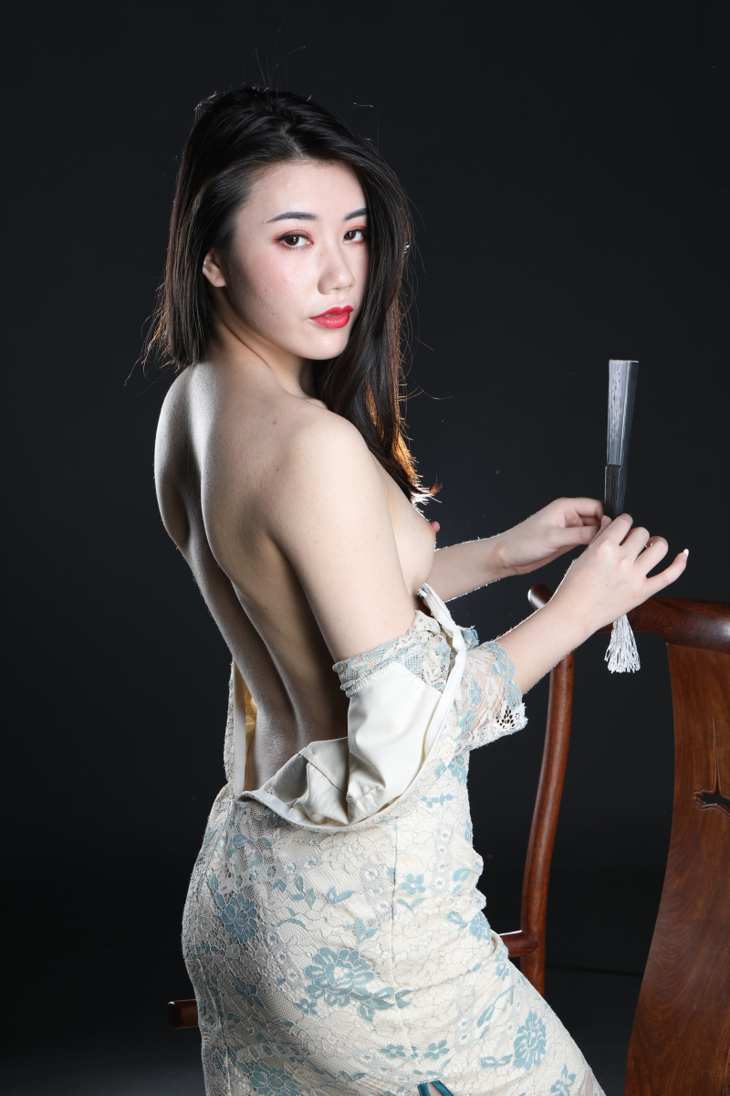 气质挺不错的极品旗袍美少妇