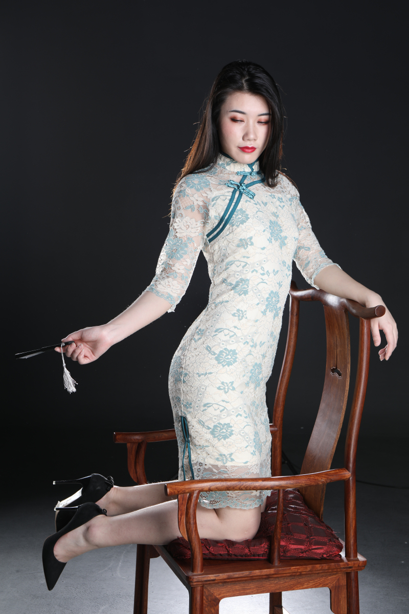 气质挺不错的极品旗袍美少妇