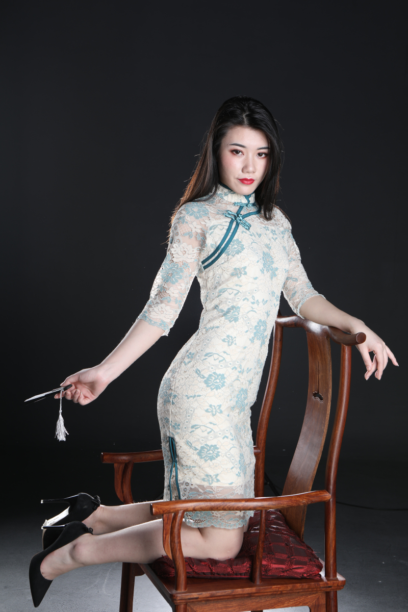 气质挺不错的极品旗袍美少妇