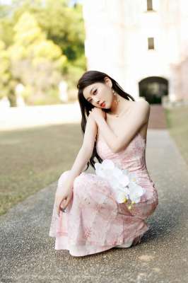 迷人漂亮的杨晨晨Yome粉色连衣裙白色丝袜性感写真翘臀杨柳腰[28P]