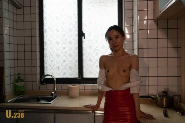 身材修长的极品妹子