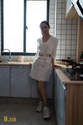 身材修长的极品妹子