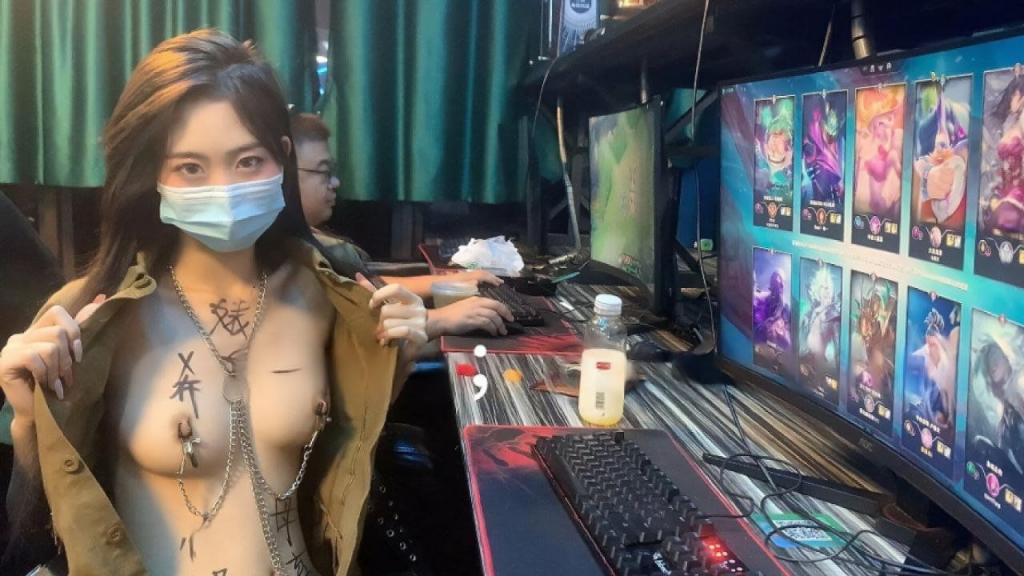 深夜福利— 嫩逼