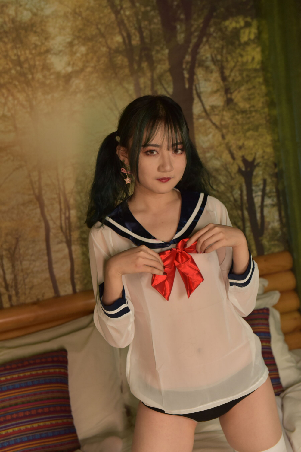 白袜骚女真的是太诱人了