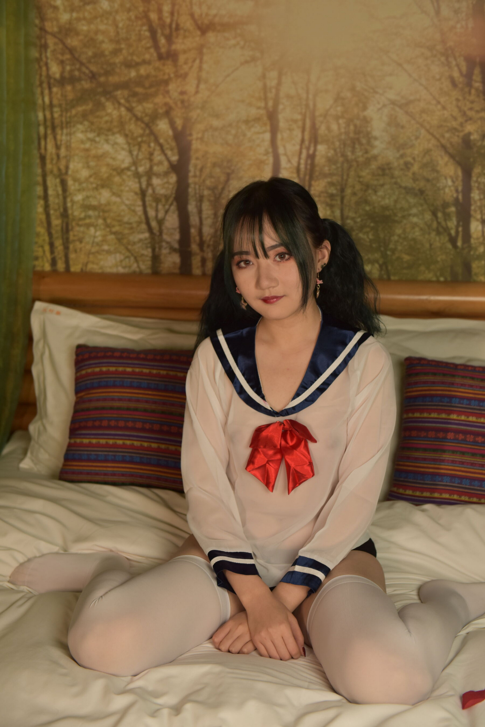 白袜骚女真的是太诱人了