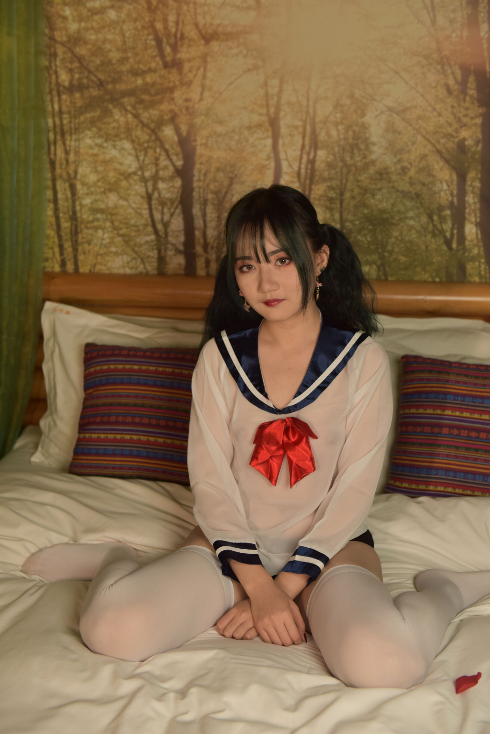 白袜骚女真的是太诱人了