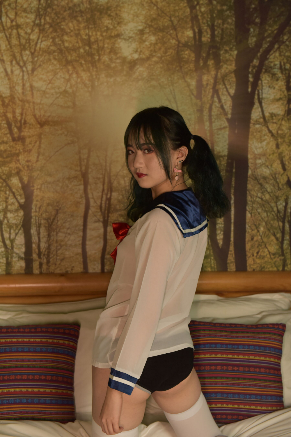 白袜骚女真的是太诱人了