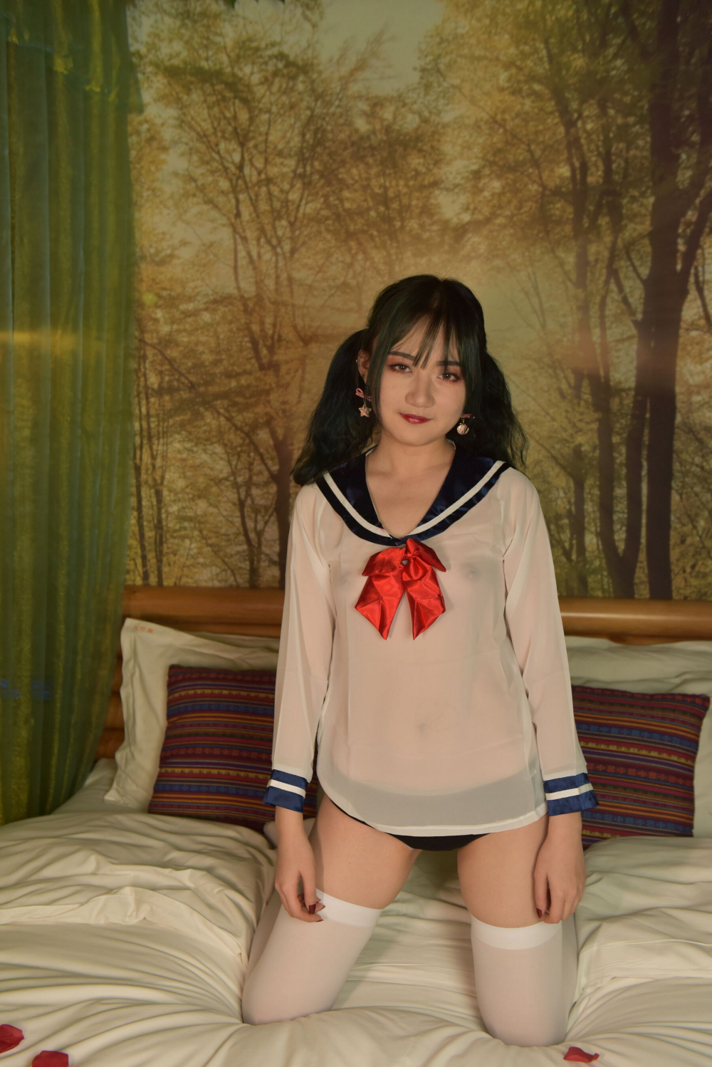 白袜骚女真的是太诱人了