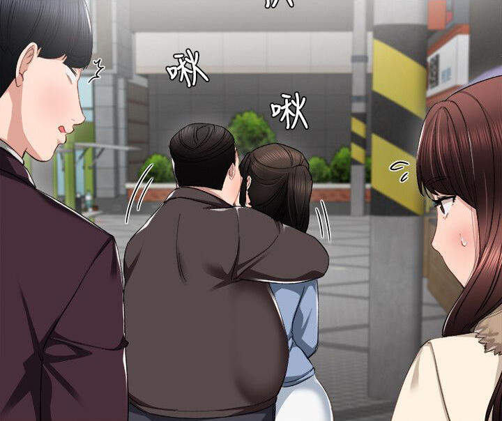 情到浓时，走路逛街都可以来上一个吻