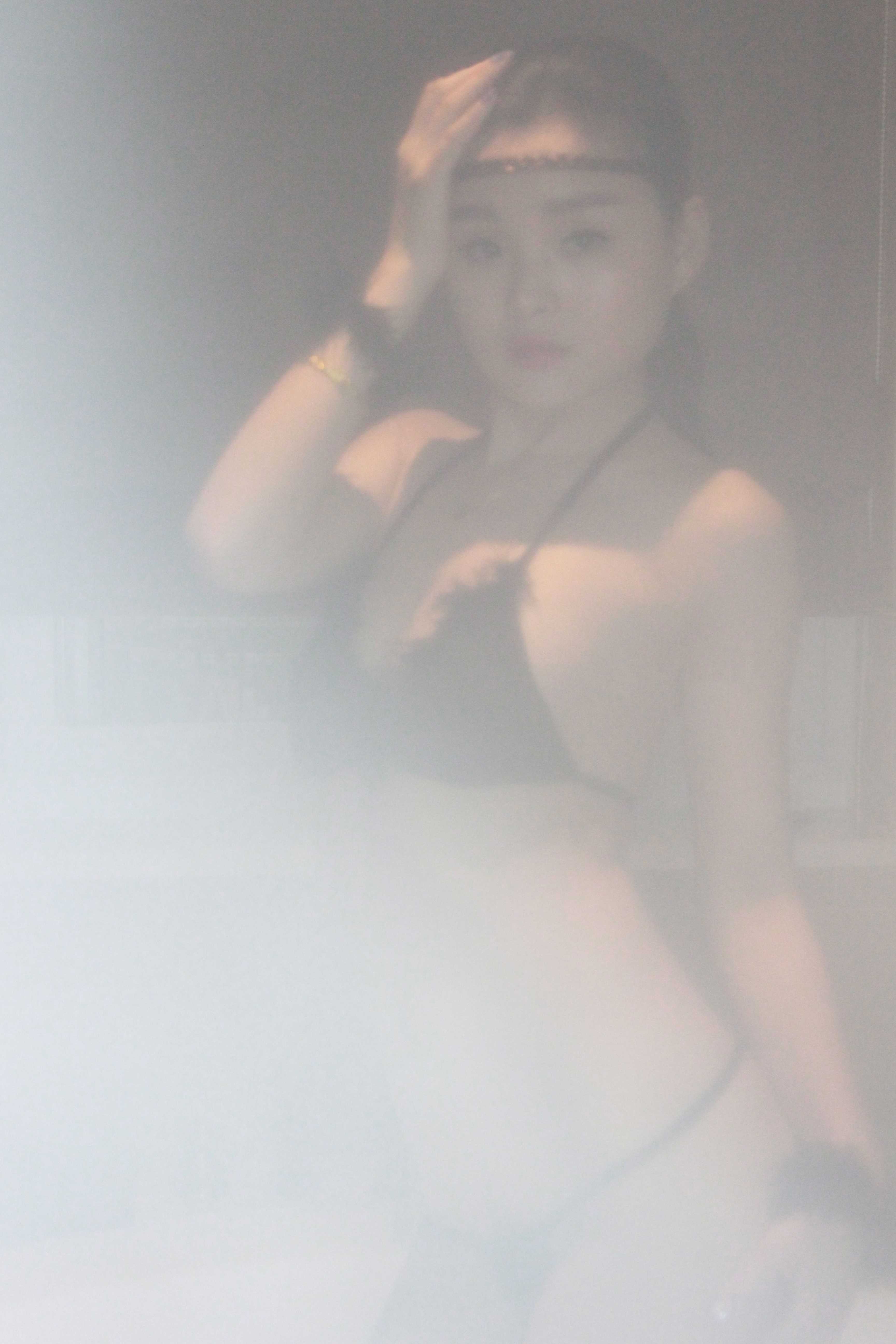 黑色内衣还是有点可爱的小妹子