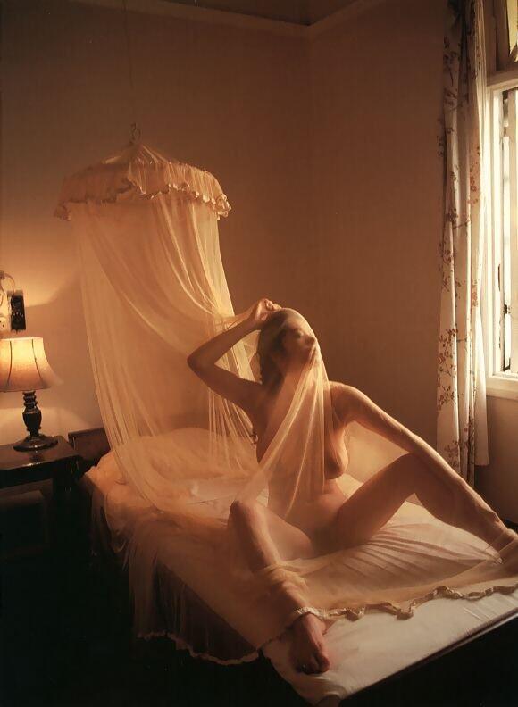 《女机器人》女主——青山知可子（第二弹）–《热带性气候》写真上半部分[96P]