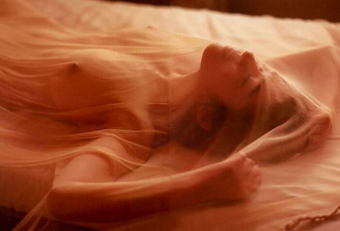 《女机器人》女主——青山知可子（第二弹）–《热带性气候》写真上半部分[96P]