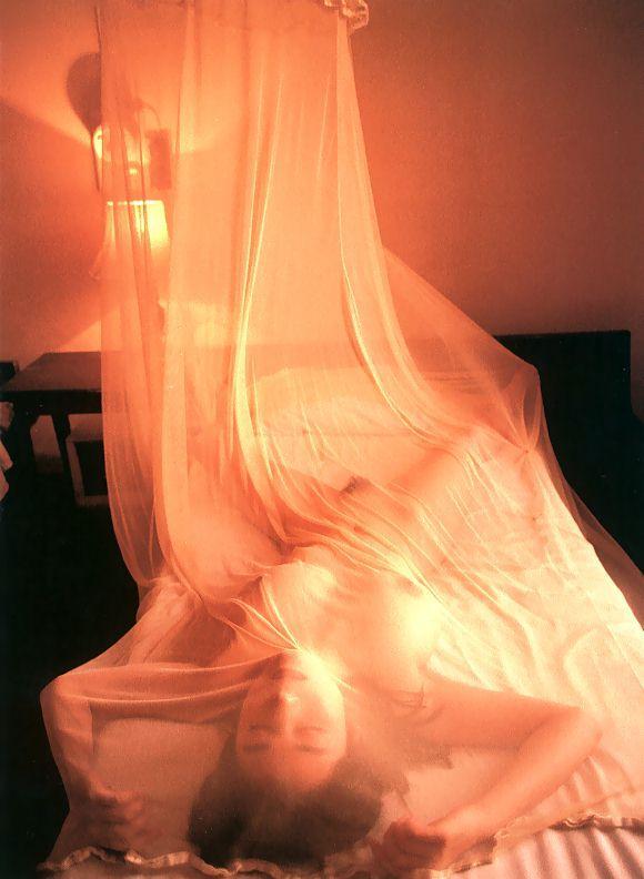 《女机器人》女主——青山知可子（第二弹）–《热带性气候》写真上半部分[96P]