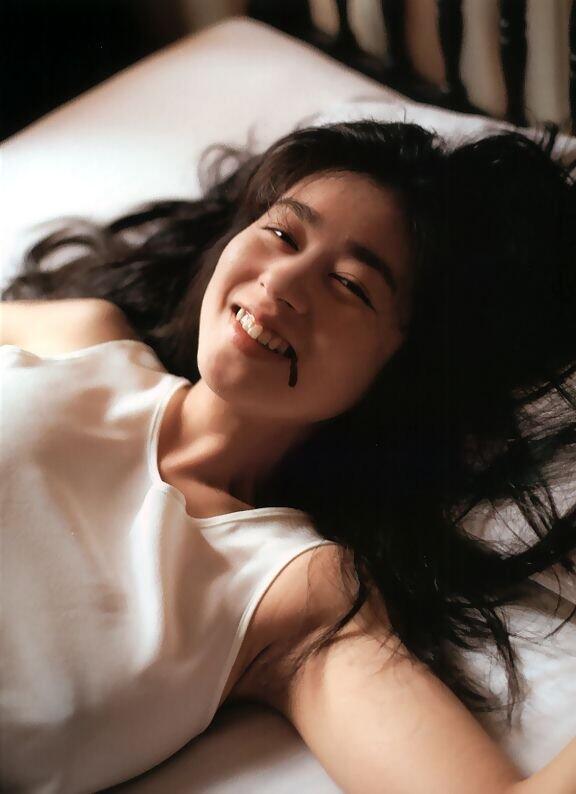 《女机器人》女主——青山知可子（第二弹）–《热带性气候》写真上半部分[96P]