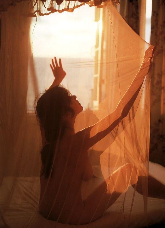 《女机器人》女主——青山知可子（第二弹）–《热带性气候》写真上半部分[96P]