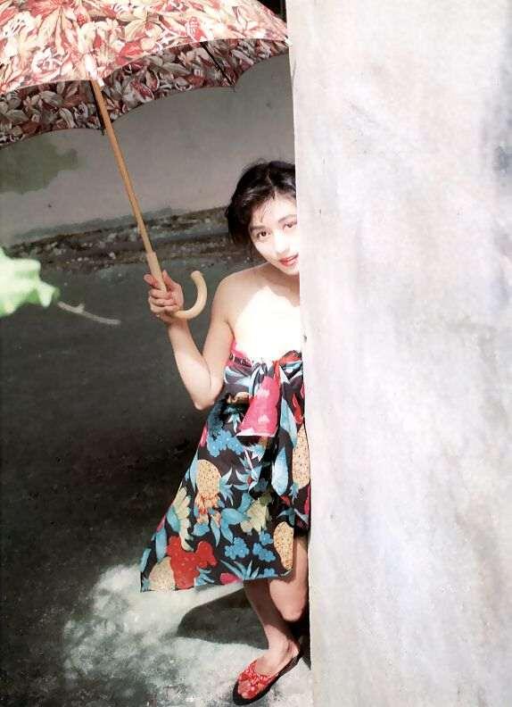 《女机器人》女主——青山知可子（第二弹）–《热带性气候》写真上半部分[96P]