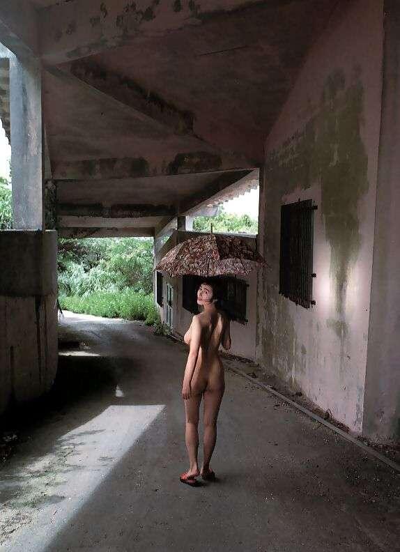 《女机器人》女主——青山知可子（第二弹）–《热带性气候》写真上半部分[96P]