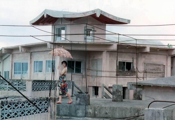 《女机器人》女主——青山知可子（第二弹）–《热带性气候》写真上半部分[96P]