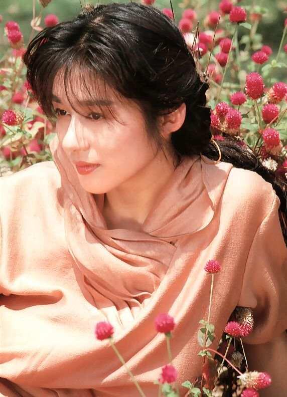 《女机器人》女主——青山知可子（第二弹）–《热带性气候》写真上半部分[96P]