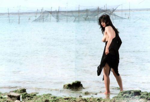 《女机器人》女主——青山知可子（第三弹）–《热带性气候》写真下半部分[100P]