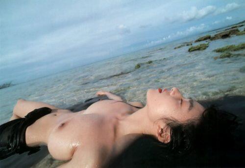 《女机器人》女主——青山知可子（第三弹）–《热带性气候》写真下半部分[100P]