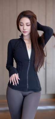 周慕汐性感瑜伽服，诱惑十足