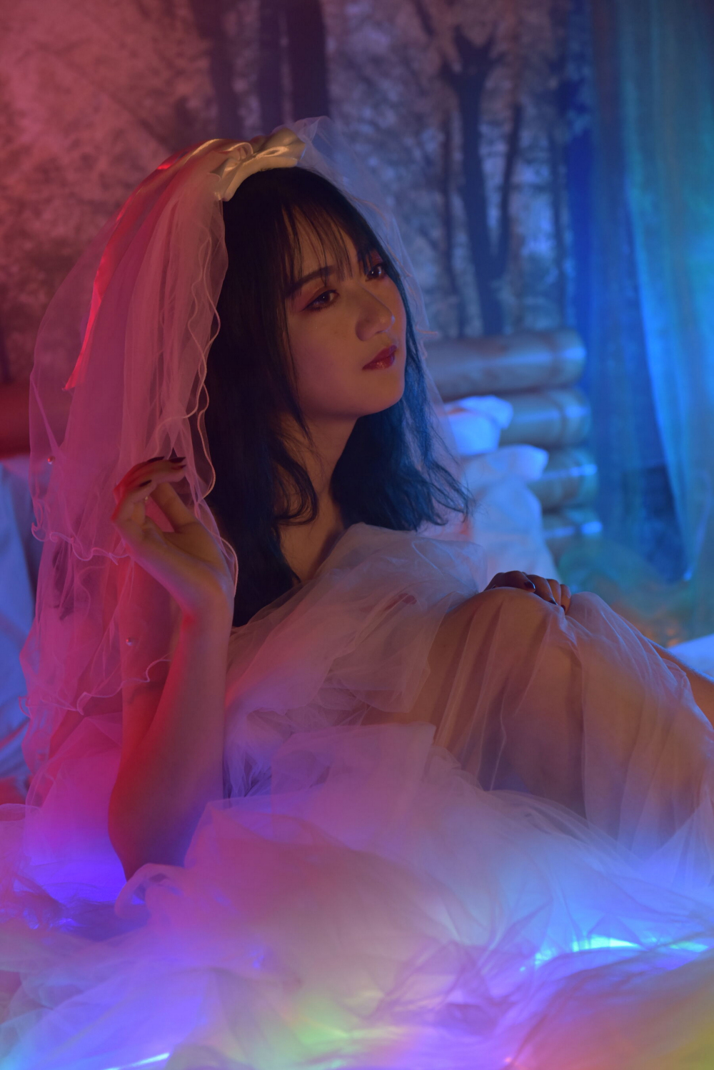 五光十色灯光下诱人骚货